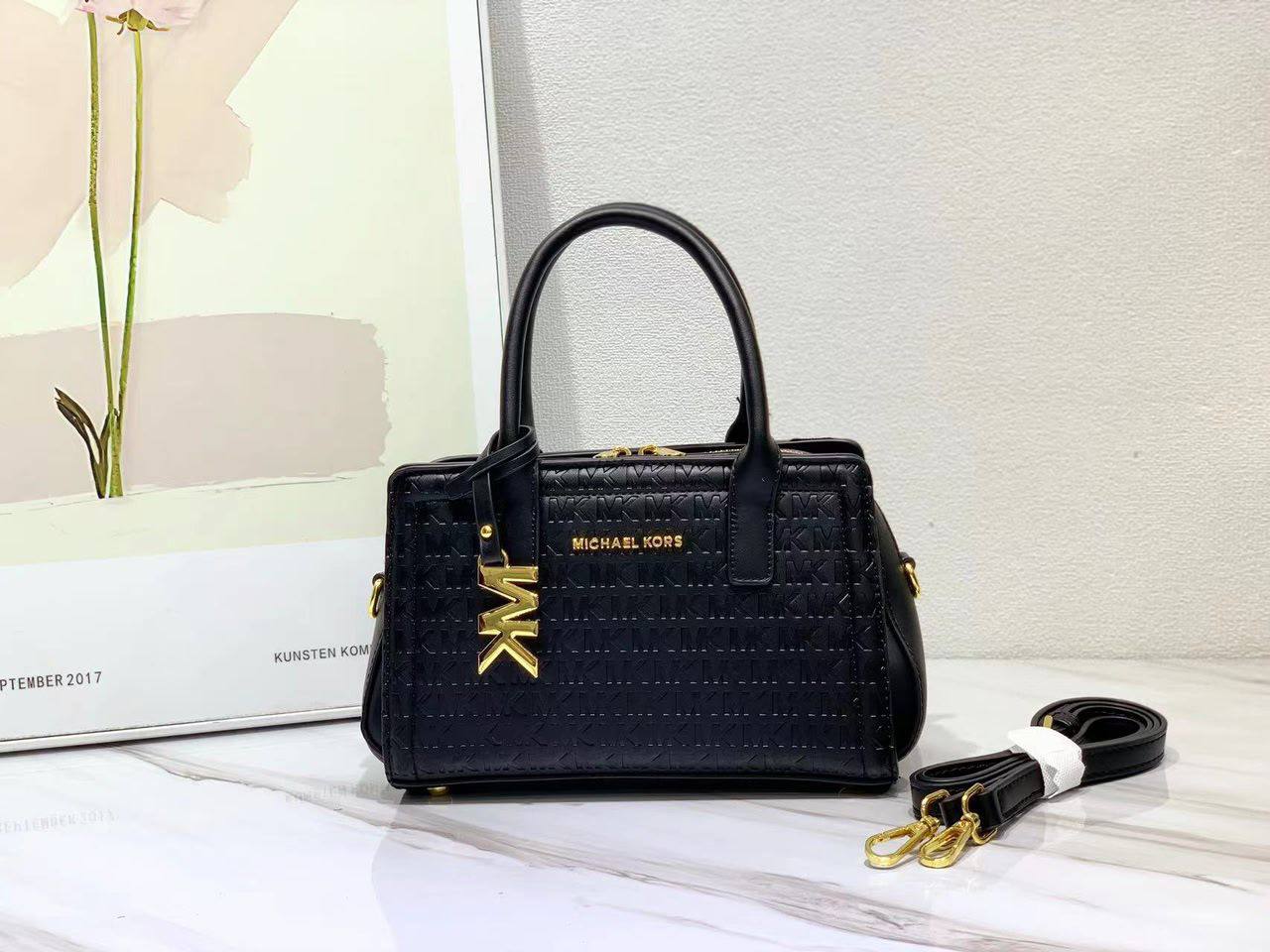 MK
100 dhs✅

With box
🎁🎁🎁

Zain35
♥️♥️♥️