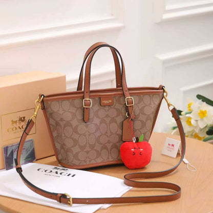 Coach  
90 dhs💓
SIZE: 21*12*16 CM👌👌

Zain74
♥️♥️♥️