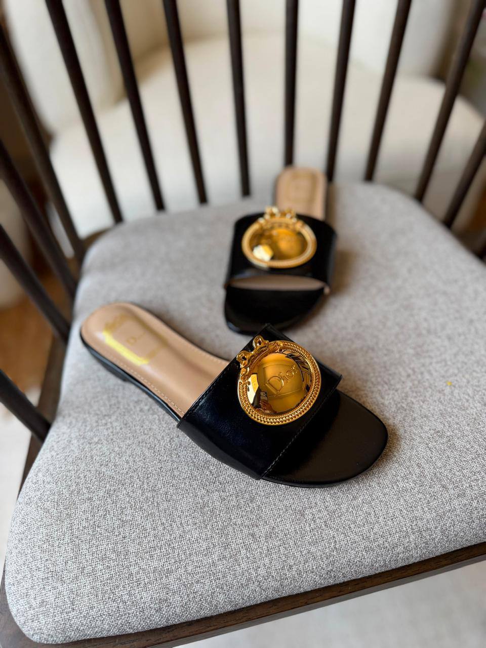 Dior
𝐕𝐈𝐏 𝐐𝐔𝐀𝐋𝐈𝐓𝐘
𝐒𝐈𝐙𝐄 {35 𝐭𝐨 42} 
450 dhs✅

Zain81
♥️♥️♥️