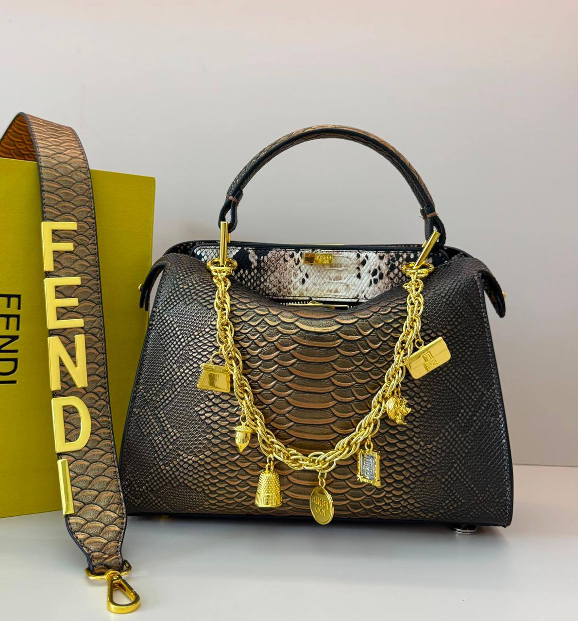 FENDI 
COPY ONE 
190 dhs🇦🇪🇦🇪

Zain295
♥️♥️♥️