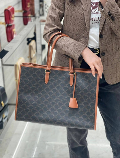 CELINE 

NEW CAME 

GOOD QUALITY 

100 dhs🇦🇪🇦🇪

Zain295
♥️♥️♥️