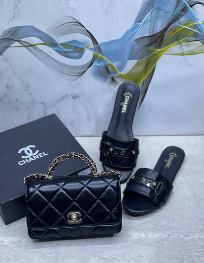 Gucci
good quality, 
comes with box, 
🎁🎁🎁

size... 19*11 cm 
70 dhs❣️

Zain12
♥️♥️♥️