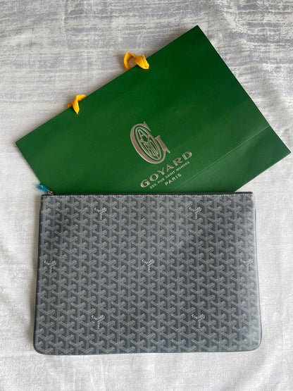 GOYARD                                                                   *File bag*                                                                                
*40cm*
*Super Master quality*     
350 dhs🪙🌨️

Zain179
♥️♥️♥️