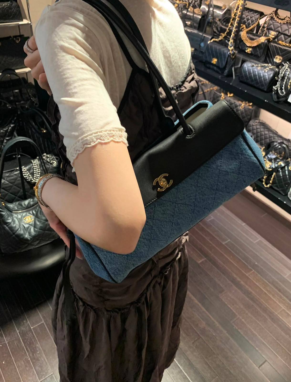 CHANEL 
MASTER QUALITY
325 dhs🇦🇪🇦🇪

Zain39
♥️♥️♥️