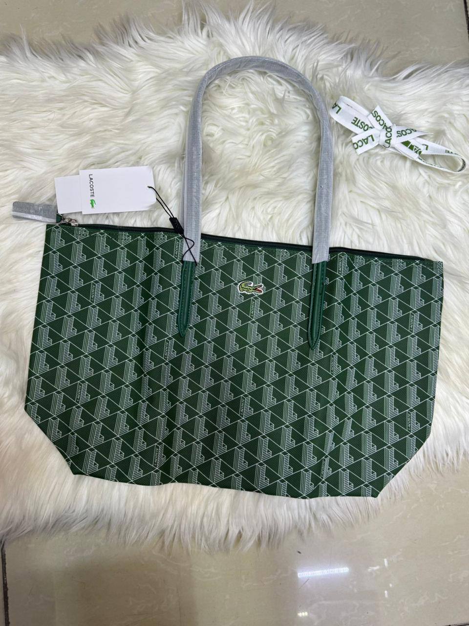 💖  LACOSTE 🐊 new Tote
1⃣️ First Quality 
Size: 45 * 27 cm
55 dhs✅

Zain115
♥️♥️♥️