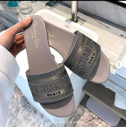 Dior 
Size 36-42
80 dhs🇦🇪

Zain241
♥️♥️♥️