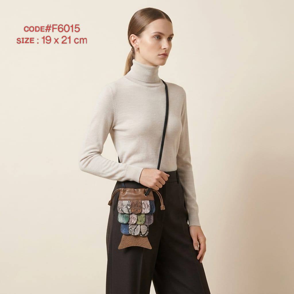 FENDI ғɪsʜ ᴄᴏʟᴏʀғᴜʟ
sᴄᴀʟᴇ ᴄʀᴏssʙᴀɢ
sᴏғᴛ ʟᴇᴀᴛʜᴇʀ ᴍᴀᴛᴇʀɪᴀʟ
sɪᴢᴇ : 19 cm
ᴡɪᴛʜ BOX
🎁🎁🎁

75 dhs✅

Zain31
♥️♥️♥️