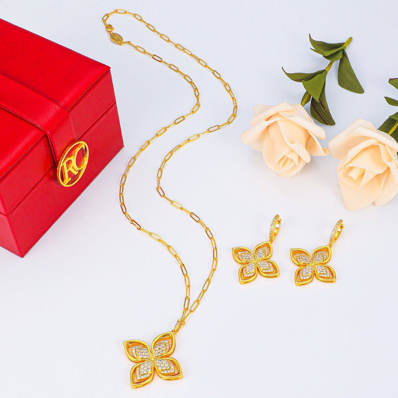 SET Master
130 dhs🪙🌨️
with Box And Paper Bag
🎁🎁🎁

NECKLACE & EARRINGS

Zain89
♥️♥️♥️