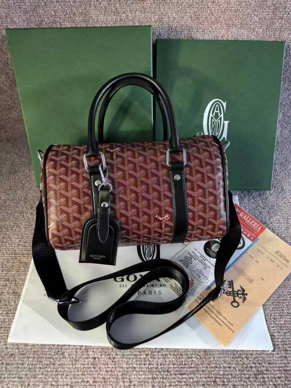 Goyard
Men's bag
110 dhs💓
with box
size 26×14×15cm

Zain42
♥️♥️♥️