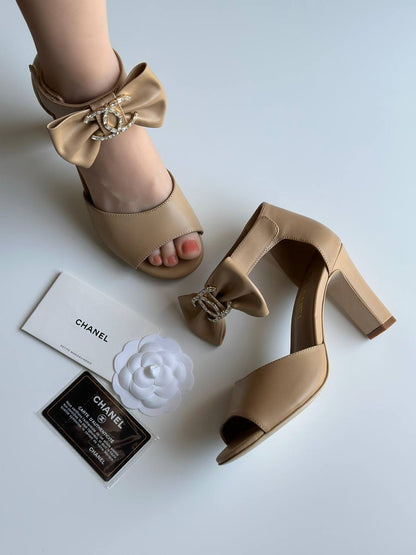 Chanel
Master Quality
Size 36 to 41

420 dhs✅

Zain288
♥️♥️♥️