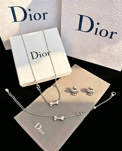 DIOR SET
NECKLACE 
BRACELET 
EARRINGS
MASTER✨💫
140 DHS✅
WITH BOX AND PAPER BAG 🎁🛍️

Zain89
♥️♥️♥️