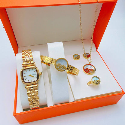 Watches boxes
Chanel
Dior
Gucci
LV

With box 
90 dhs🇦🇪🇦🇪

Zain45 
♥️♥️♥️