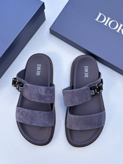 Dior   
130 dhs❤️
Size 40-45

Zain30
♥️♥️♥️