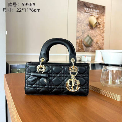 Dior
nice quality
130 dhs✅
withbox

Zain143
♥️♥️♥️
