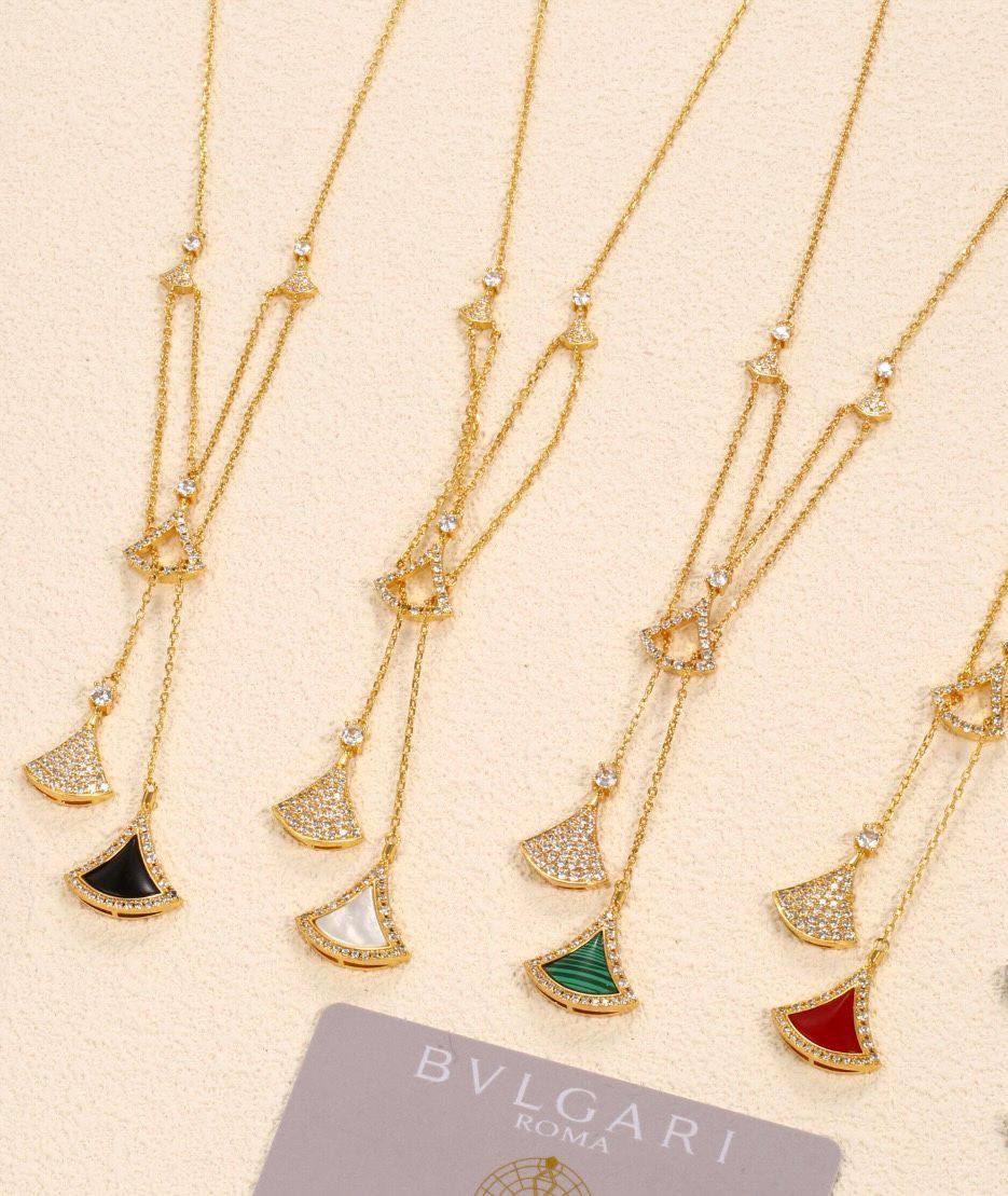 BVLGARI MASTER
Necklace 
Bracelet 
Earring
Ring 
With normal box 
150 dhs🪙💚 SET
With master box  
200 dhs🪙💚 SET

Zain89
♥️♥️♥️
