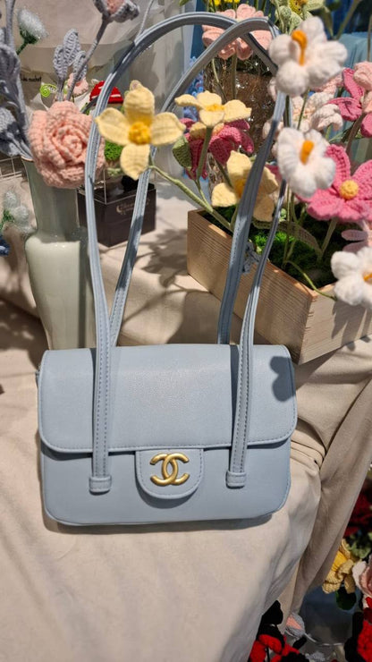 CHANEL 
21cm
105 dhs✅

Zain44
♥️♥️♥️