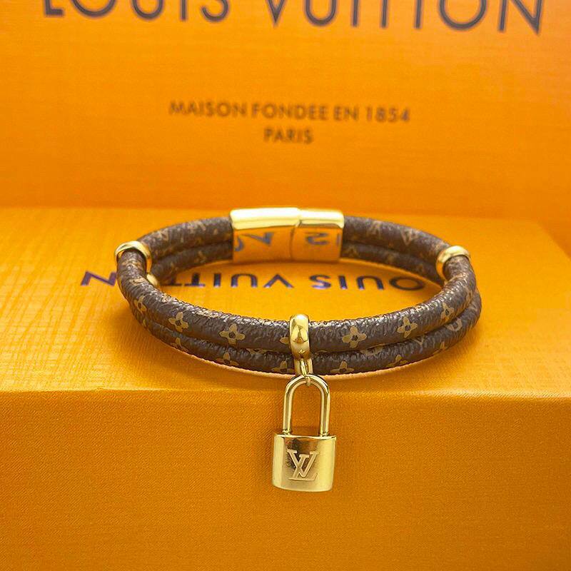 BRACELET 
LEATHER TYPE
45 dhs💓 EACH 
OFFER💥
WITH BOX AND PAPER BAG🛍️🎁

Zain80
♥️♥️♥️