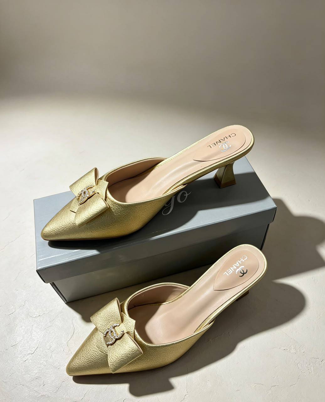 Chanel - Valentino - Miu Miu
size 36 to 41
75 dhs✅✅

Zain161
♥️♥️♥️