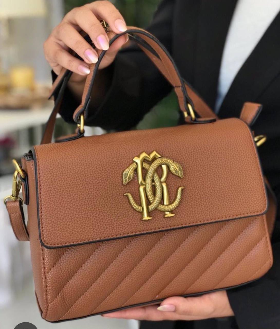 Roberto Cavalli
100 dhs🇦🇪🇦🇪
With box
Size25cm

Zain219
♥️♥️♥️