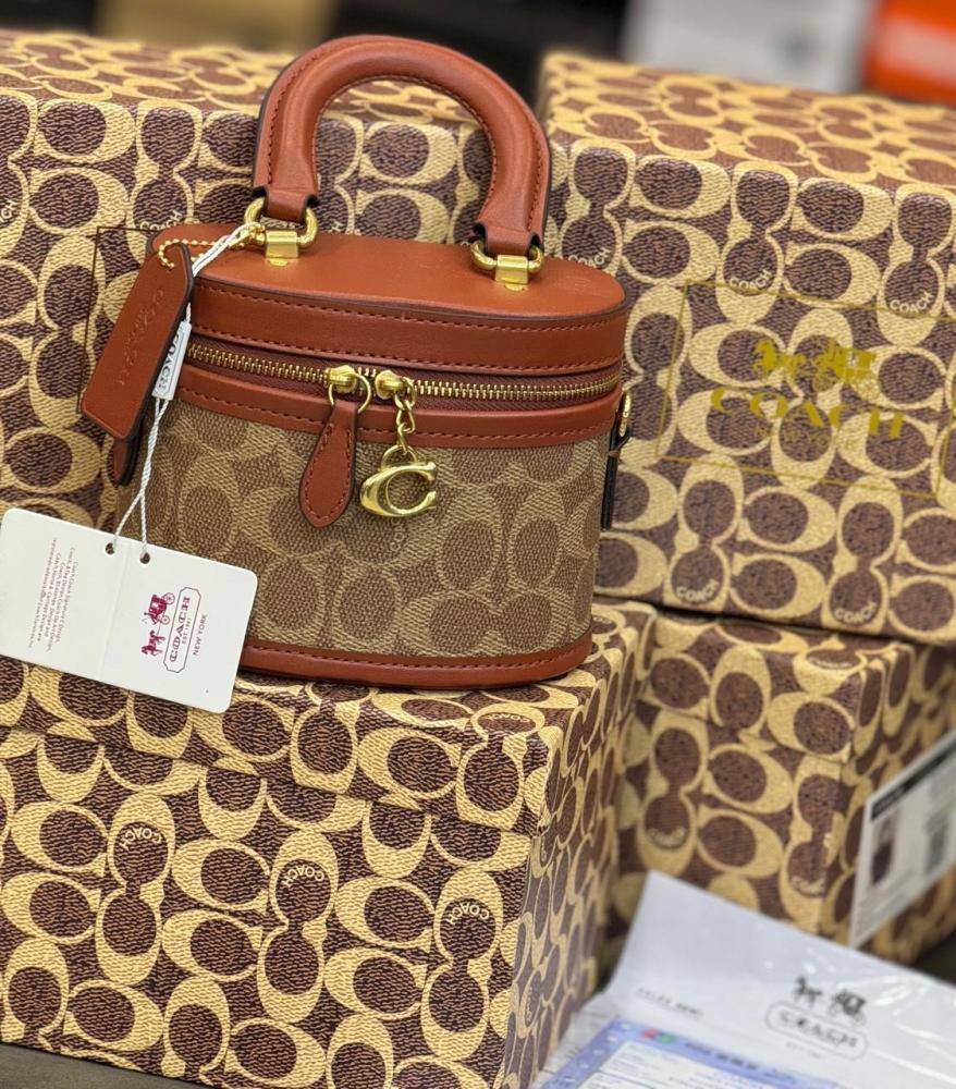 coach
95 dhs✅
With box 
🎁🎁🎁

high quality

Zain26
♥️♥️♥️