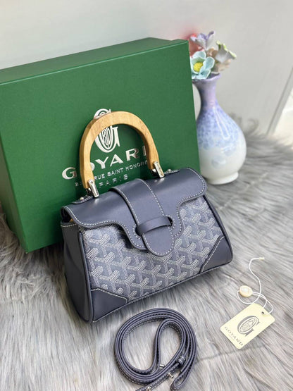 Goyard 

SIZE 20 CM    

 115 dhs🇦🇪🇦🇪

Withbox

Zain244
♥️♥️♥️