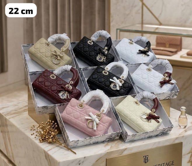 DIOR 

120 dhs🇦🇪🇦🇪🇦🇪

with box
Zain90
♥️♥️♥️