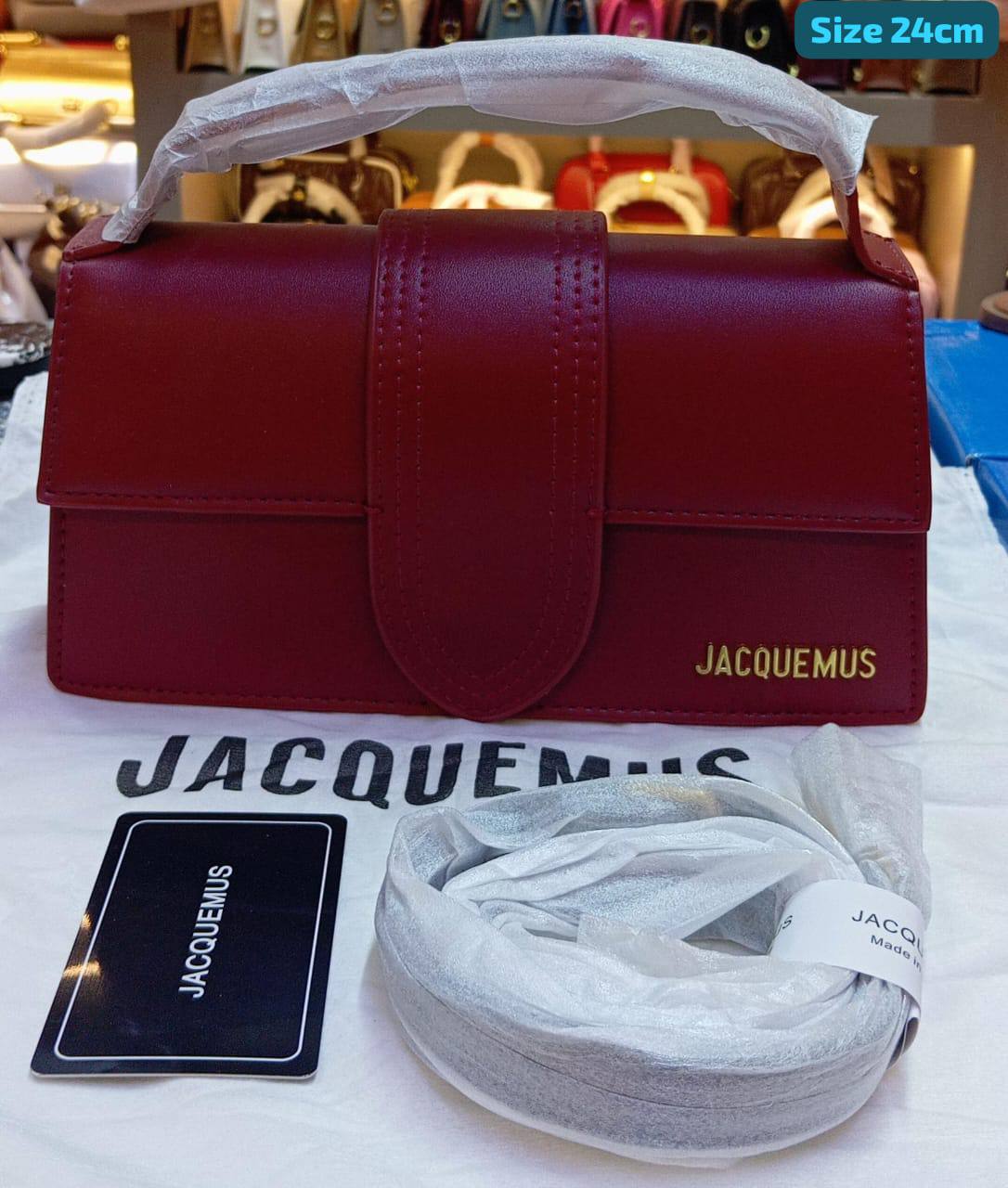 Jacquemus
Good quality 
with box 
105 dhs✅

Zain186
♥️♥️♥️