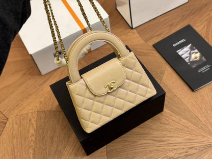 Chanel
with box
🎁🎁🎁

95 dhs❣️

Zain46
♥️♥️♥️