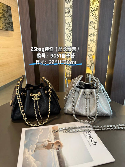 Chanel
Master
Lether material mini size 🌹🌹
22cm 💕
330 dhs🪙🌨️

Zain228
♥️♥️♥️