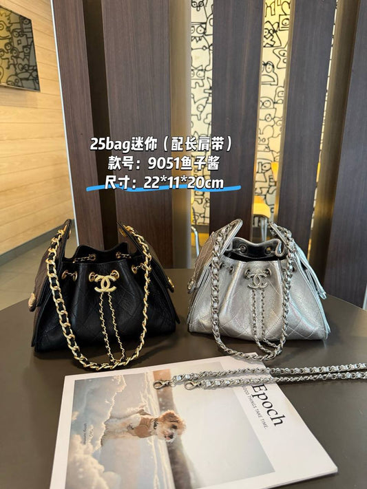 Chanel
Master
Lether material mini size 🌹🌹
22cm 💕
330 dhs🪙🌨️

Zain228
♥️♥️♥️