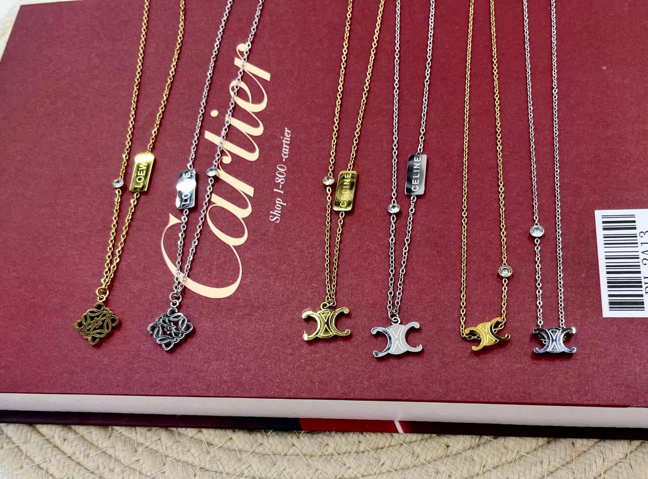 Stainless steel 🔥*
Non tarnish 💯
Necklace ❤️‍🔥
Bracelet 🌸
One piece 
With black boxes 📦 
20 dhs🪙🌨️
With normal boxes 🗃️ 
And paper bag🛍️
30 dhs🪙🌨️

Zain216
♥️♥️♥️