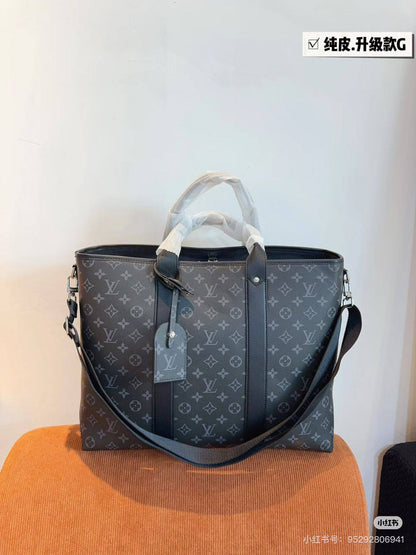 LV

size  47×34×16cm     
Briefcase computer bag 

110 dhs🇦🇪🇦🇪
Zain04
♥️♥️♥️
