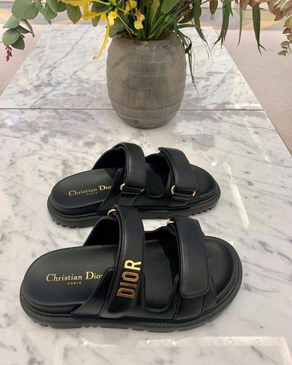 Dior 
Good Quality 
Size 37 to 41
105 dhs✅

Zain120
♥️♥️♥️