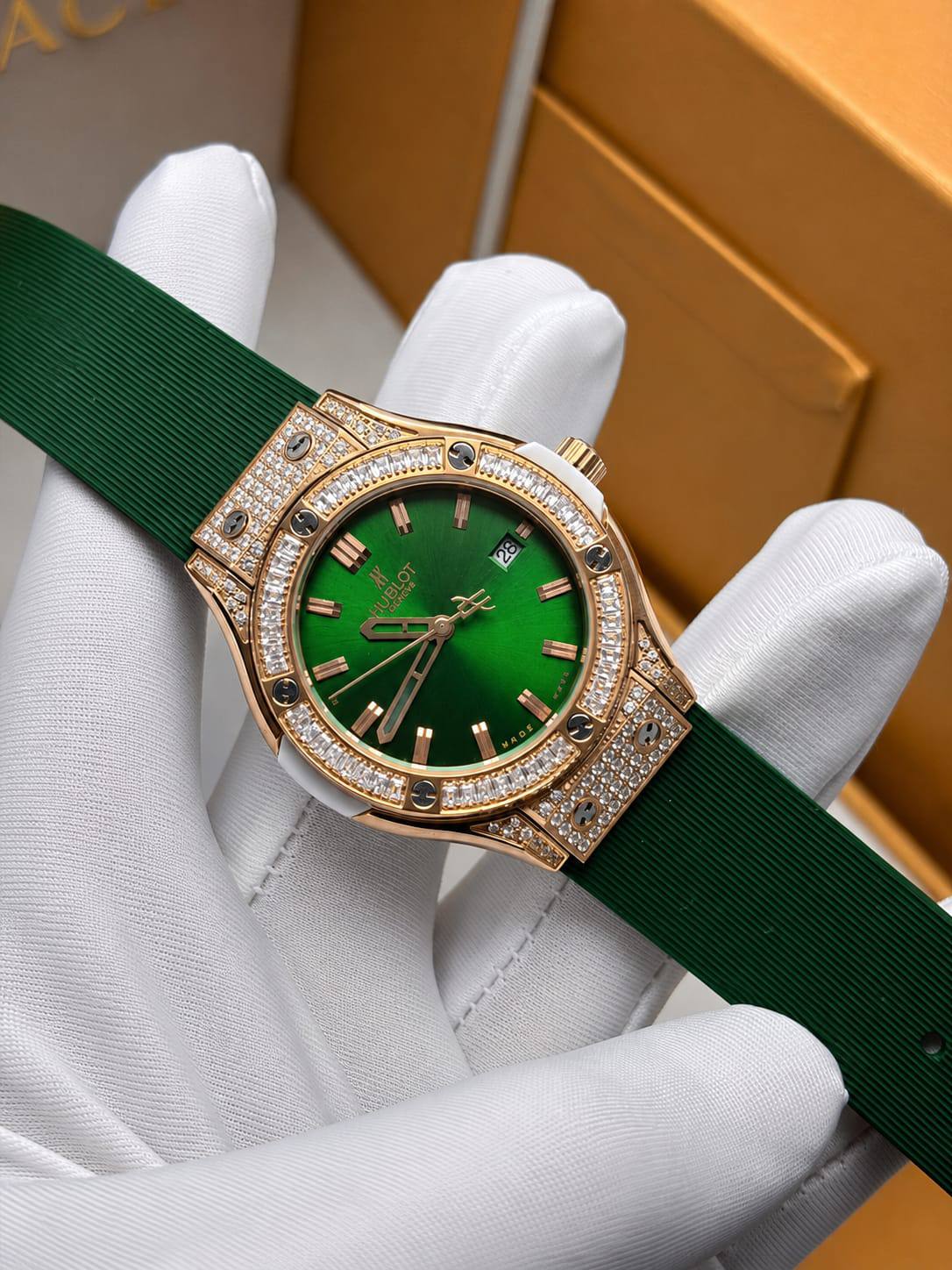 Hublot watch for ladies good quality 
220 dhs✅

Zain59
♥️♥️♥️
