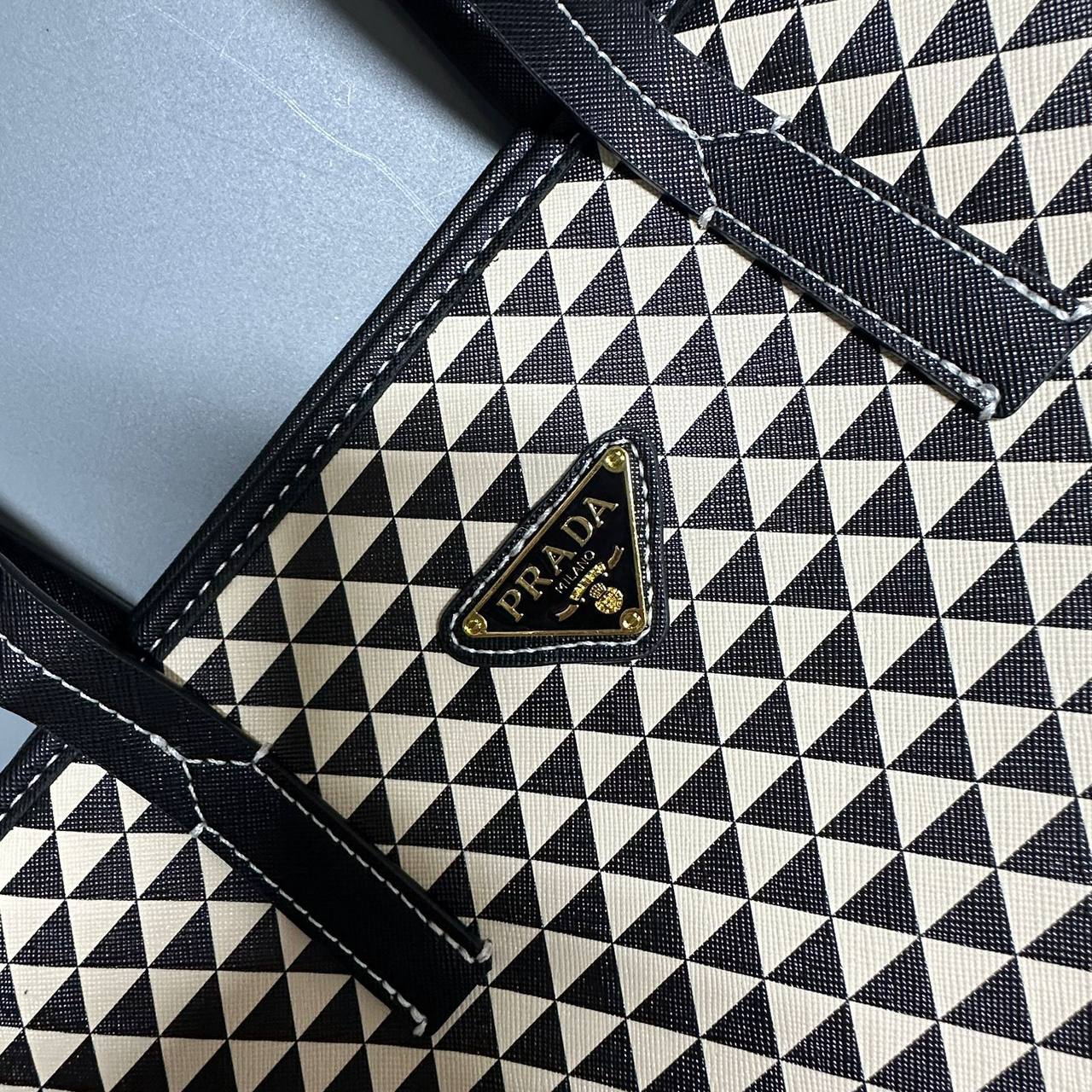 PRADA 

RESTOCK 

GOOD QUALITY

90 dhs🪙💕

Zain39
♥️♥️♥️