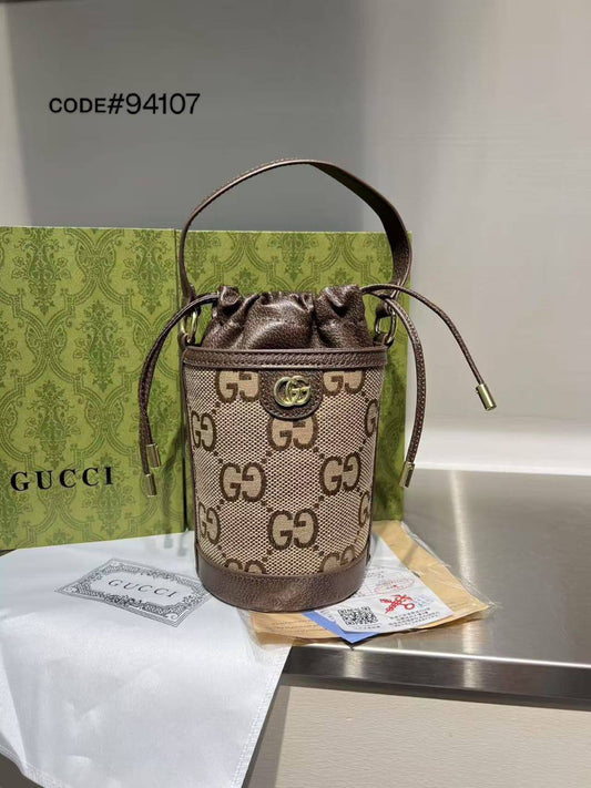 𝗚𝗨𝗖𝗖𝗜 OPHIDIA
Mini BUCKET BAG
ɪᴛ ʜᴀs ʟᴏɴɢ ʙᴇʟᴛ sᴛʀᴀᴘ
sɪᴢᴇ: 12 cm
ᴡɪᴛʜ BOX
🎁🎁🎁

75 dhs🪙🌺

Zain31
♥️♥️♥️