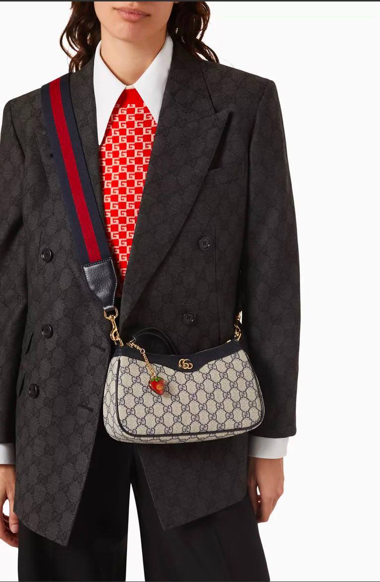 Gucci
100 dhs🇦🇪🇦🇪
good-quality with box 

Zain35
♥️♥️♥️