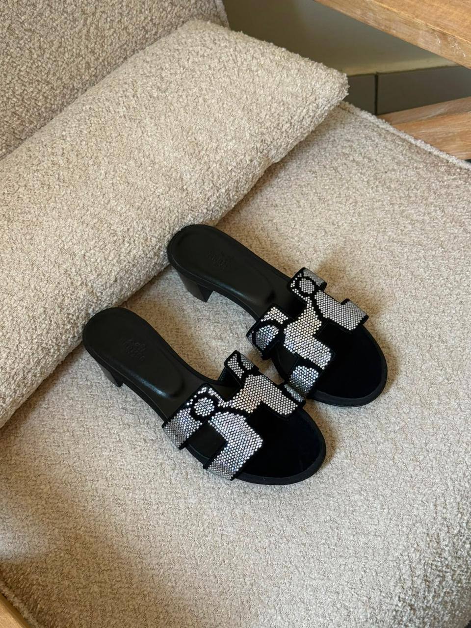Hermes 🖤
✨ 𝐀𝐯𝐚𝐢𝐥𝐚𝐛𝐥𝐞 𝐍𝐨𝐰
✨ 𝐒𝐢𝐳𝐞𝐬: 𝟑𝟔 — 𝟒𝟏
450 dhs💓

Zain298
♥️♥️♥️