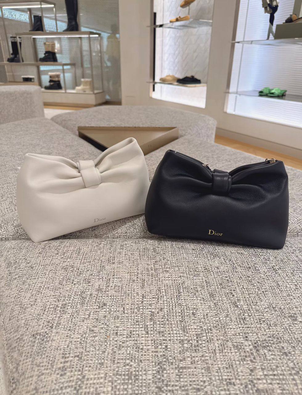 Dior
100 dhs✅
Good-quality 

with box🎁🎁🎁

Zain35
♥️♥️♥️