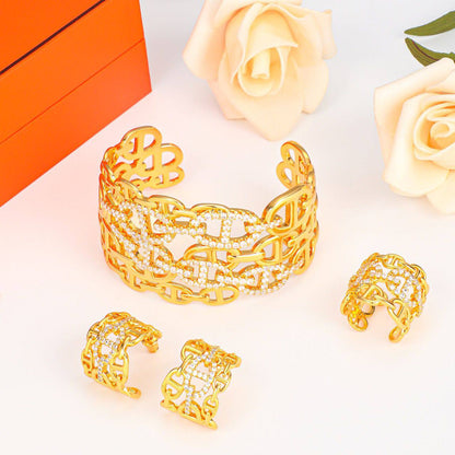 Hermes Stone 
Bangle 
Ring 
Earring
220 dhs🪙🌨️

Zain89
♥️♥️♥️