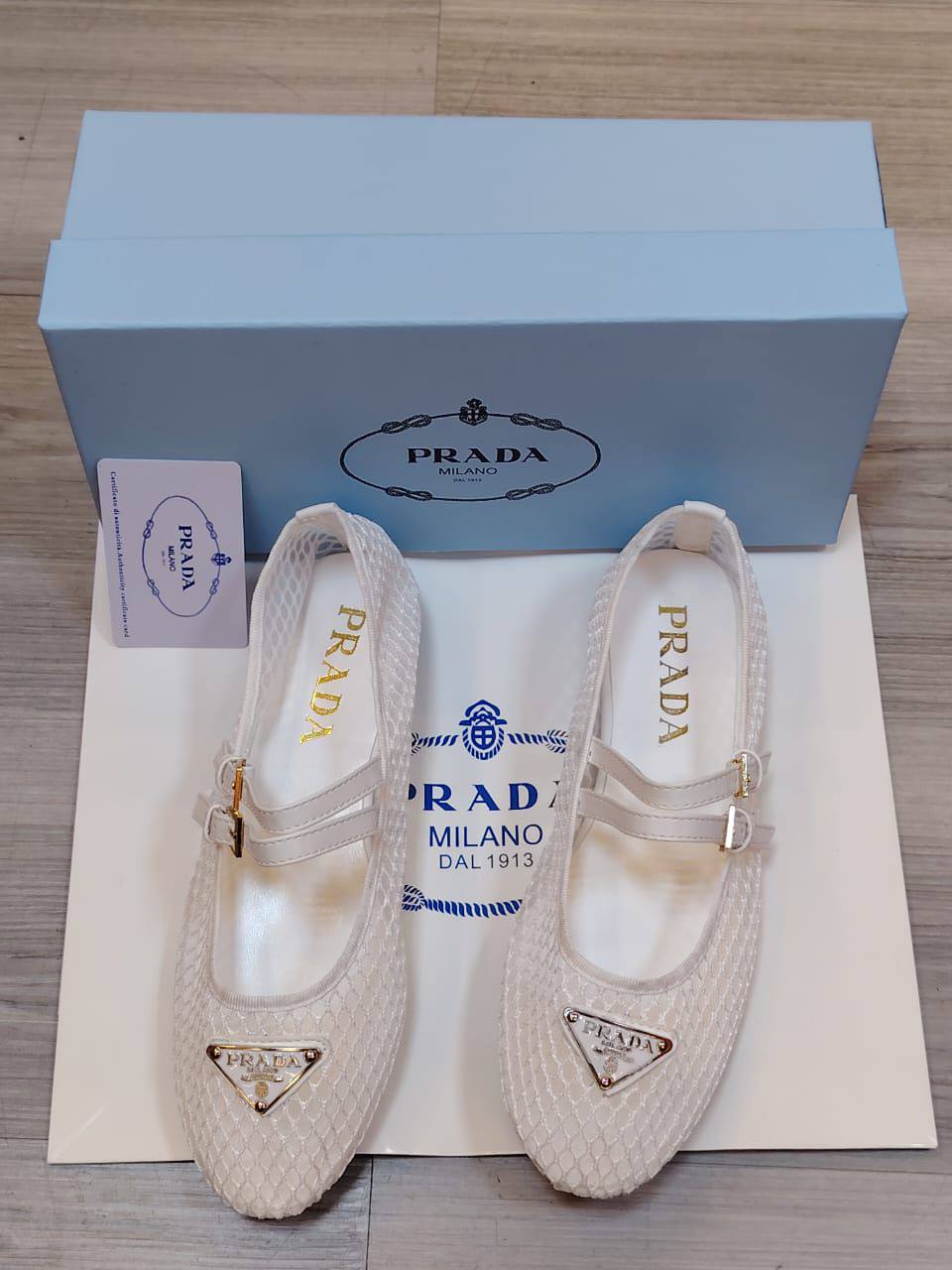 Prada 
Size 36 To 41
105 dhs✅

Zain120
♥️♥️♥️
