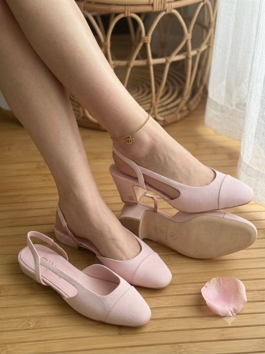 Chanel
Vip quality 
Size:36 to 41
450 dhs🇦🇪🇦🇪

Zain303
♥️♥️♥️