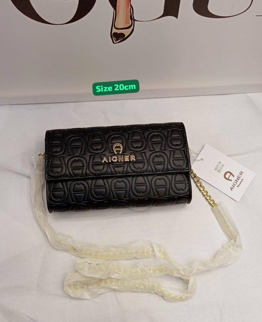 Aigner
Best quality

With box’s
🎁🎁🎁

90 dhs❤️
size 20cm

Zain158
♥️♥️♥️