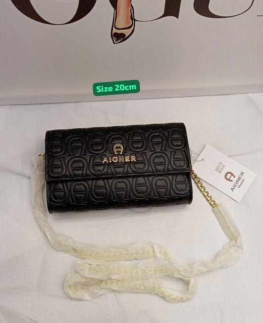 Aigner
Best quality

With box’s
🎁🎁🎁

90 dhs❤️
size 20cm

Zain158
♥️♥️♥️