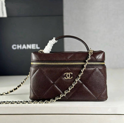 Chanel
110 dhs✅

SIZE：22cm

GOOD-quality 

with box
🎁🎁🎁

Zain35
♥️♥️♥️