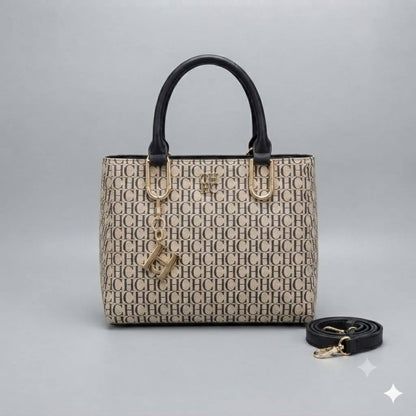 CH Carolina Herrera
Top Hand Carry Bag
With Long Belt Strap
Gold Hardware & Chain Logo
NO BOX
Size: 25 cm

100 dhs🇦🇪🇦🇪

Zain239
♥️♥️♥️