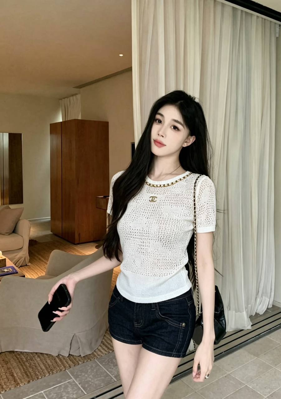 CHANEL
Women’s Tshirt 
Master Quality 
SML
250 dhs🇦🇪🇦🇪

Zain276
♥️♥️♥️