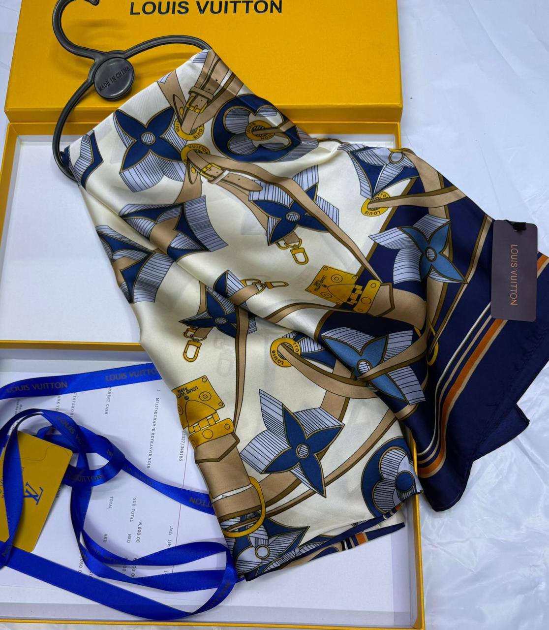 LV - Gucci
Silk scarf 
40 dhs✅
55 dhs✅ 

with box🎁🎁🎁

Zain93
♥️♥️♥️