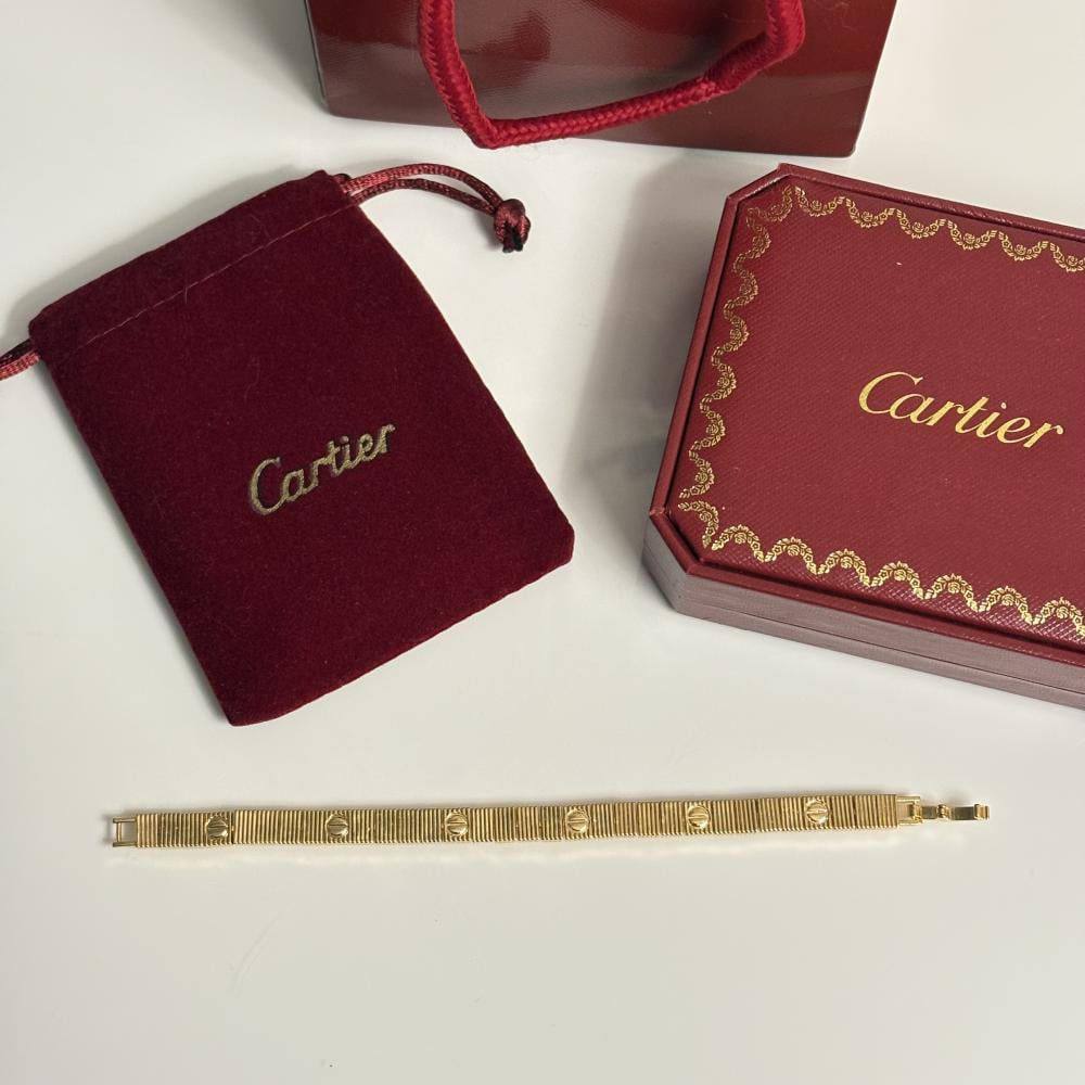 Cartier 🦋*
Bracelet 💥
Non tarnish 💯
With normal boxes 📦 
65 dhs🪙🌨️
With master box 🗃️ 
110 dhs🪙🌨️

Zain216
♥️♥️♥️