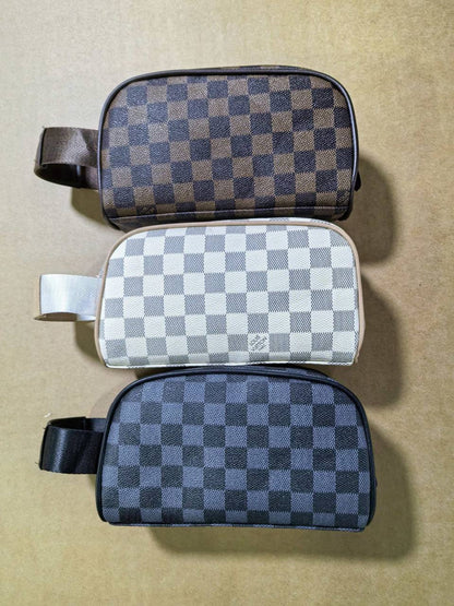 Pouch 
35 dhs🪙🌨️

Zain235
♥️♥️♥️